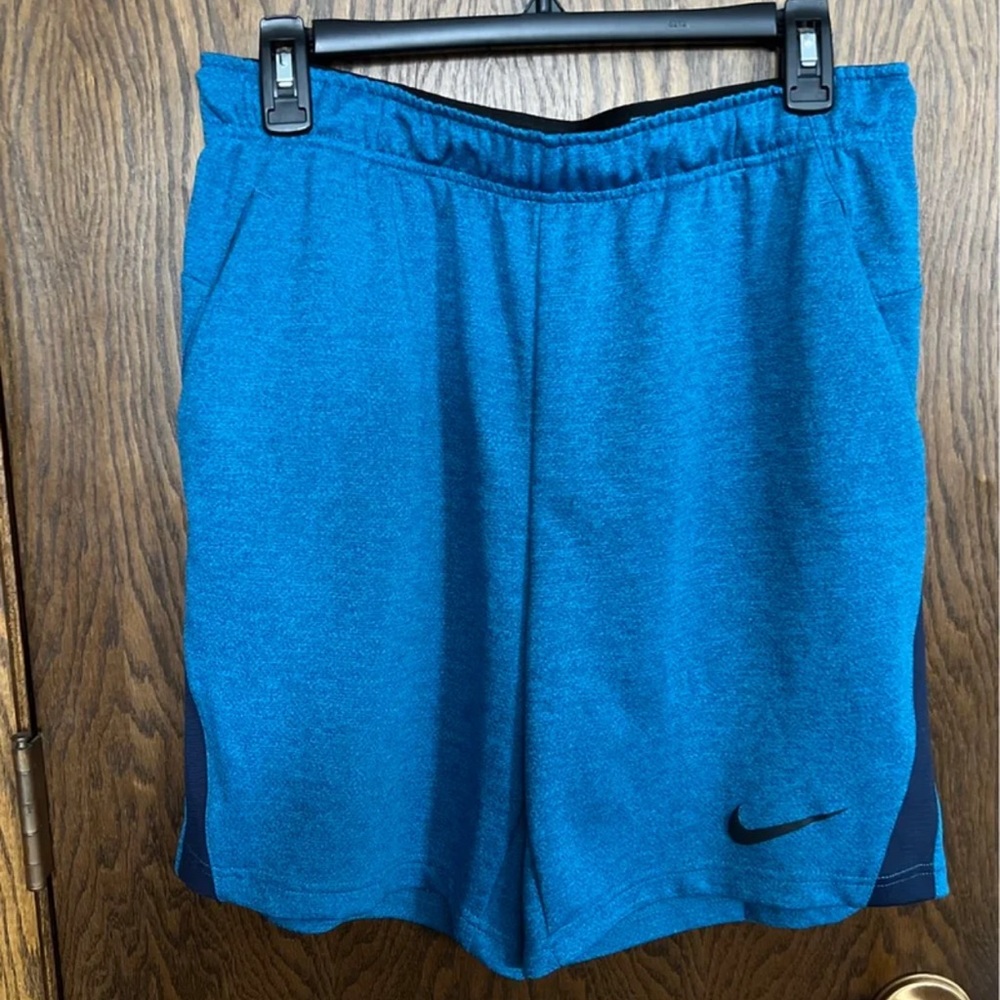 Nike Mens Dri-Fit 8" shorts-medium